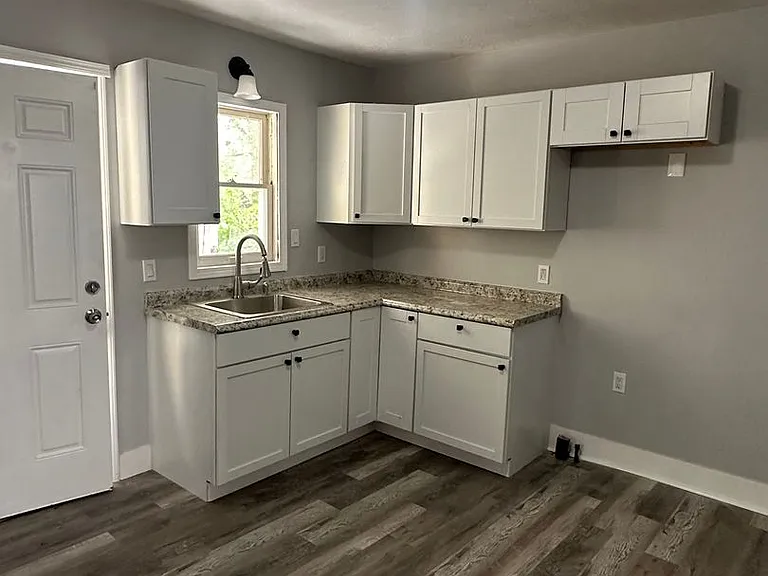 8002 Jeffries Ave — Photo 2