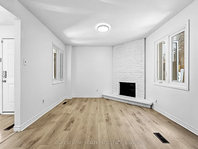 10 Banting Cres #UPPER — Photo 16