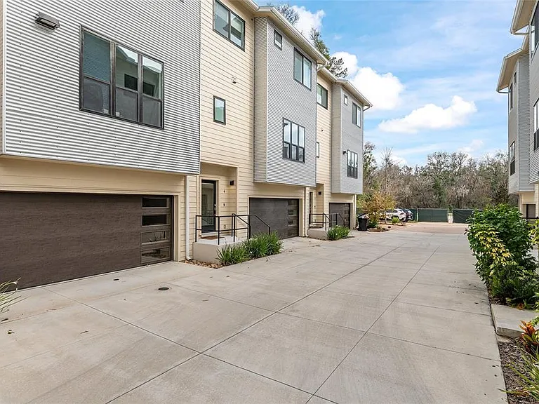 2601 SW Williston Rd #106 — Photo 3