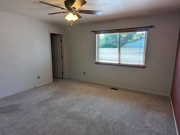 708 S Junction Ave — Photo 3