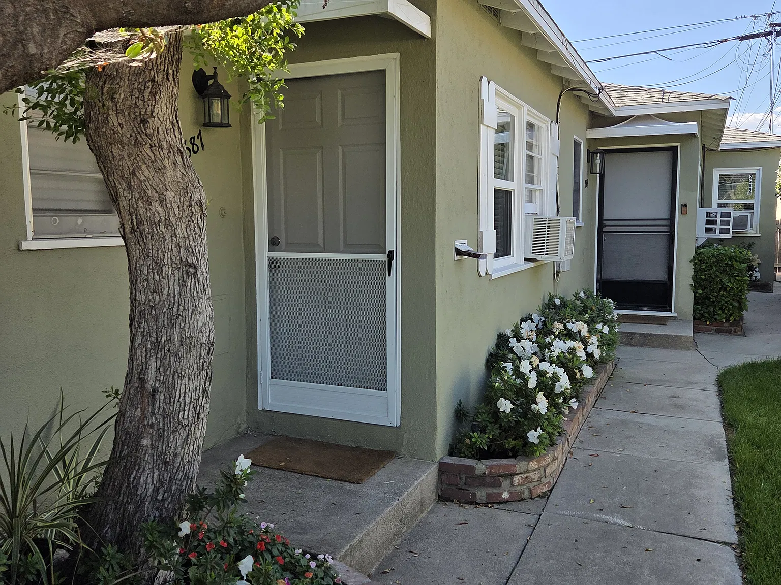 N Brighton St, Burbank — Photo 3