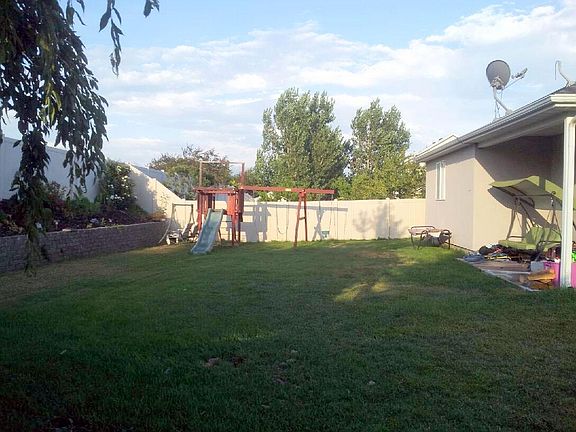2nd image of 224 W Arbor Dr