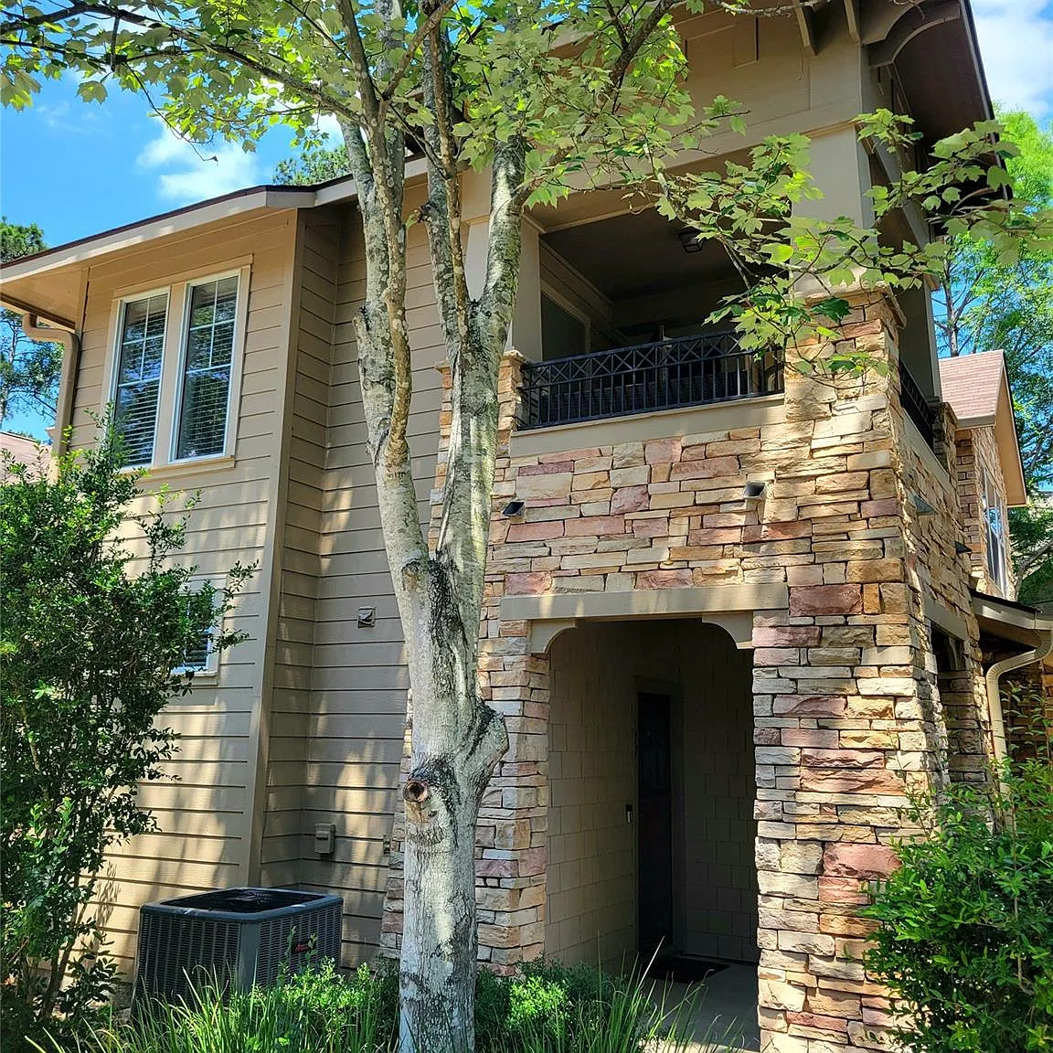 2 bed, 2.0 bath, 1229 sqft, $2,000 — Photo 2