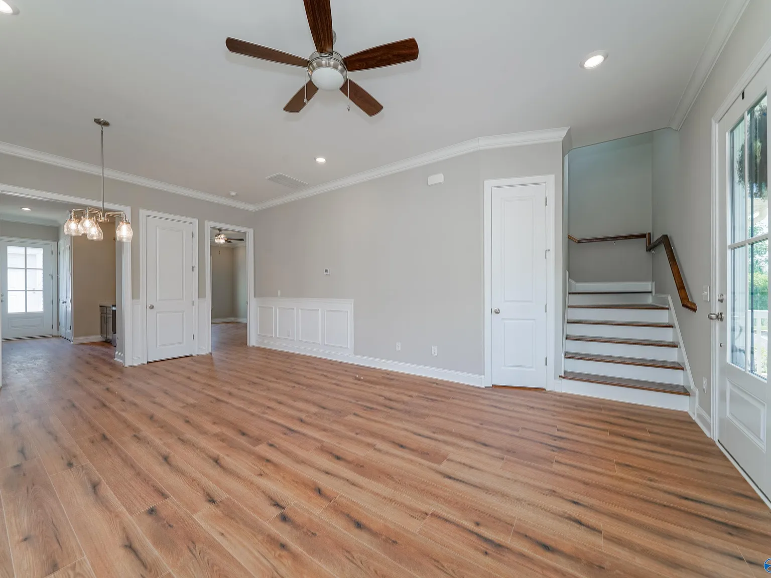 3 bed, 2.5 bath, 1412 sqft, $2,500 — Photo 3