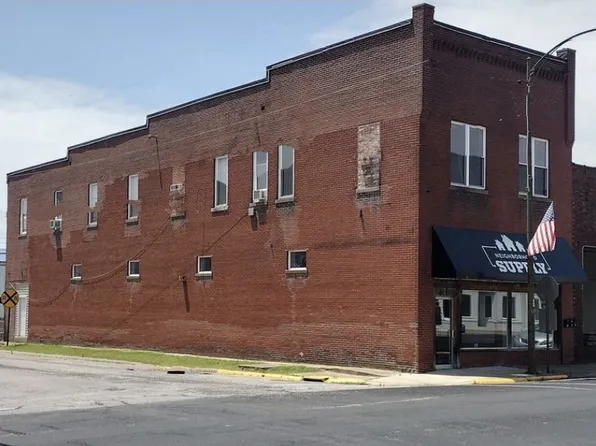 201 W Market St #3, Christopher, IL 62822