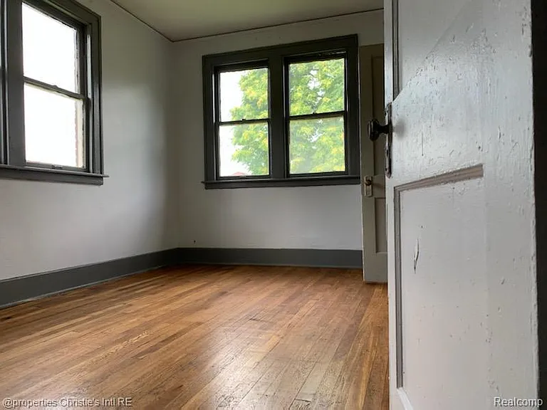 2286 W Philadelphia St — Photo 3
