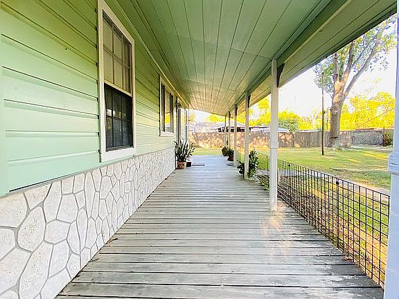 Huge front porch 