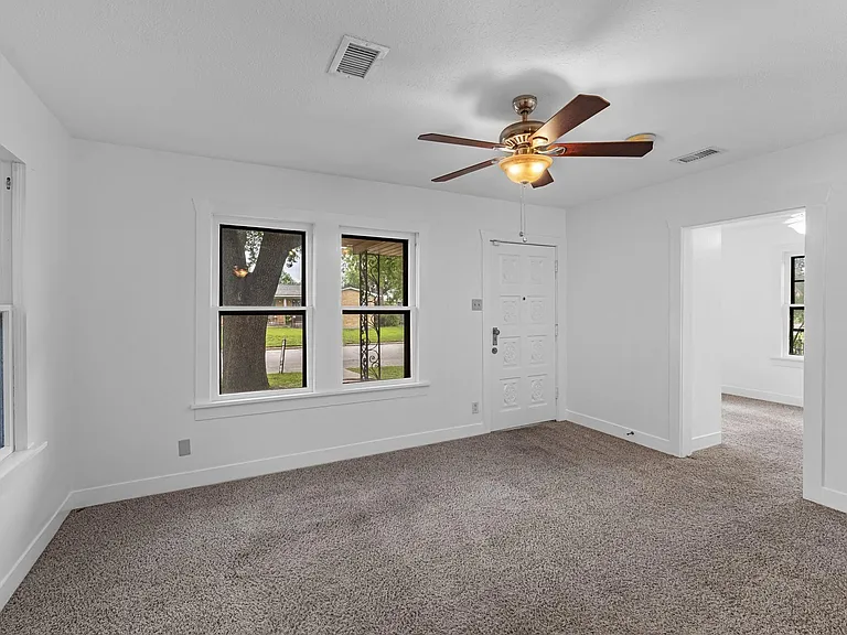 512 Gale St — Photo 13