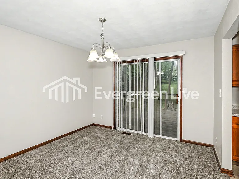 224 Mason Ave — Photo 5