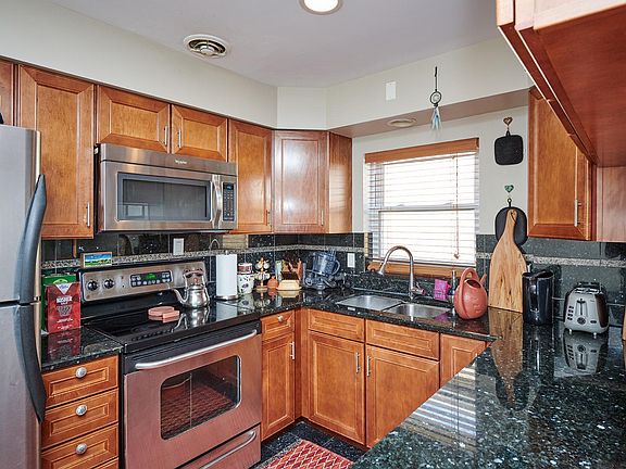 2nd image of 7509 N Claremont Ave #2