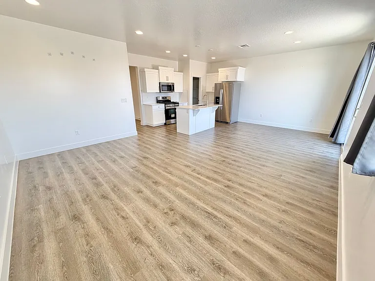 2375 E Luciano Ln — Photo 8