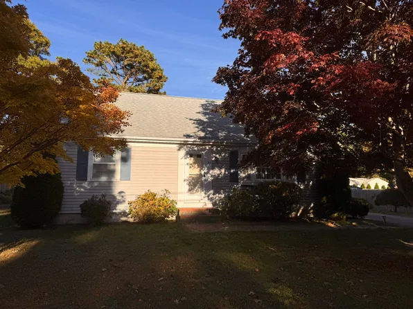 32 Grouse Ln, West Yarmouth, MA 02673