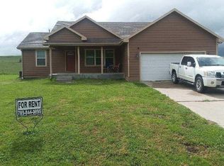 127 Sunset Ln, Maple Hill, KS 66507