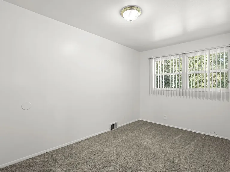 2758 Ackley Ave — Photo 13