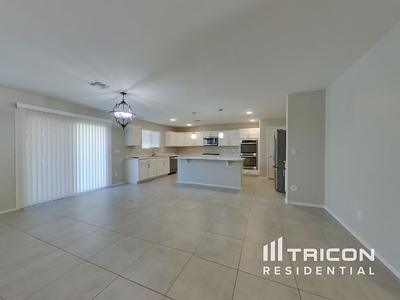 3rd image of 1092 W Canyonlands Ct