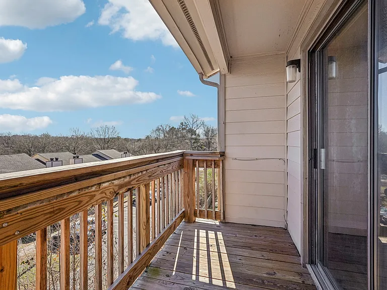 Sharonridge Apartments — Photo 20