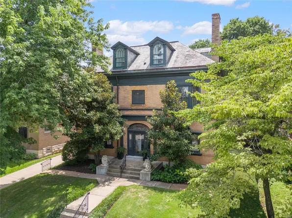 5240 Washington Pl, Saint Louis, MO 63108