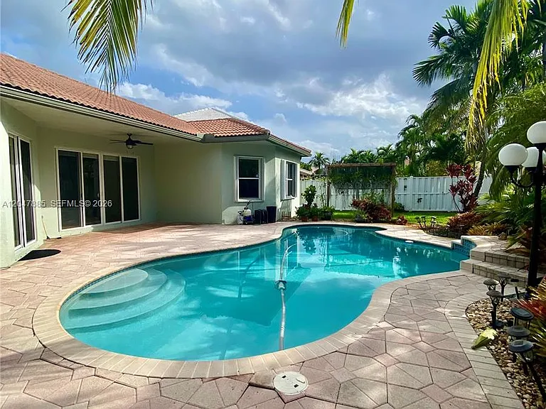 628 SW 168th Ter — Photo 32
