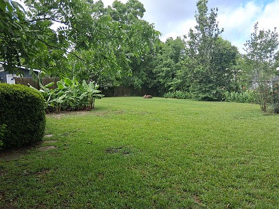 2nd image of 3704 Robin Ln