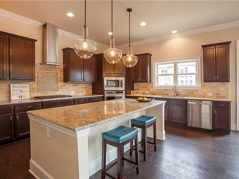 1715 Bates Rd — Photo 10