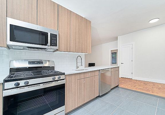 4th image of 56 Bennett Ave APT 2J