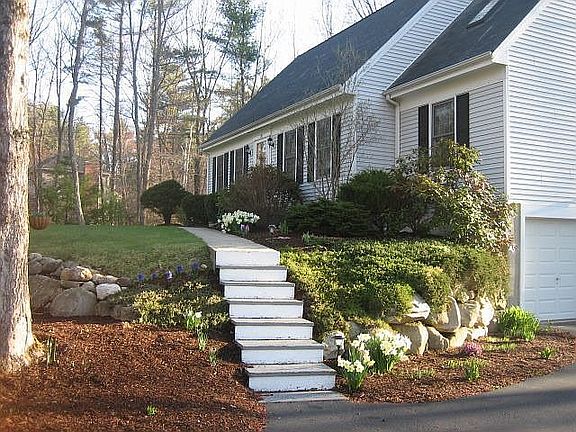 Mature landscaping, gardens