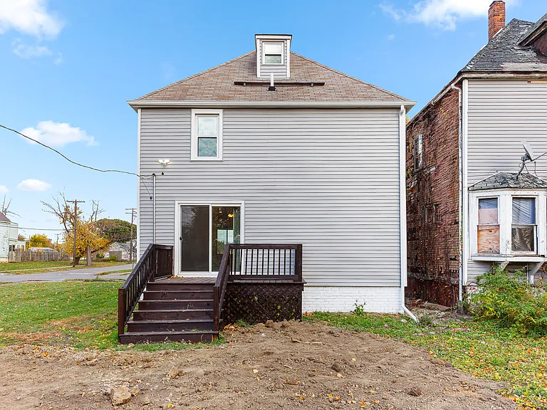 6037 Crane St — Photo 14
