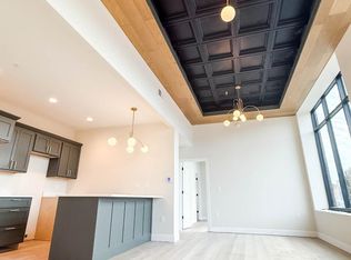 309 6th St #202, Burlington, IA 52601