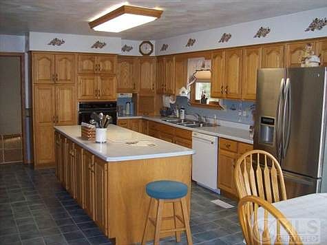 1st image of 190 Jennifer Dr
