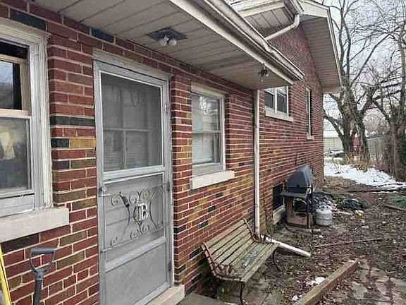 2nd image of 286 Spruce Ln