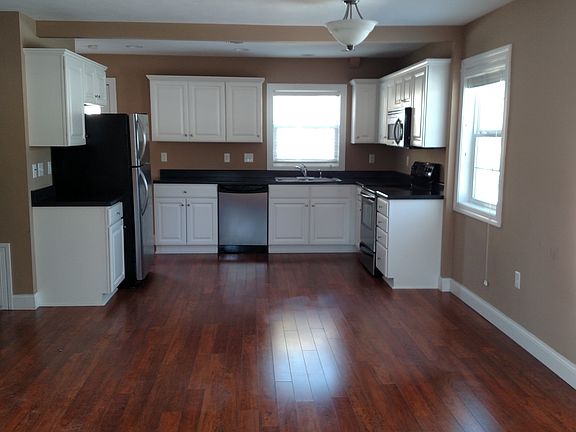 Kitchen & Dining Area