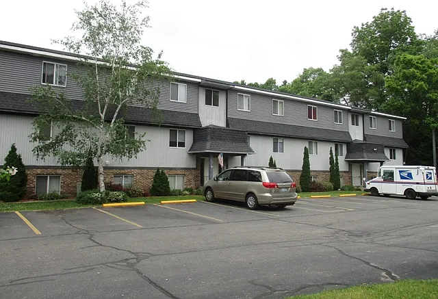 2 bed, 800 sqft, $1,400 — Photo 2