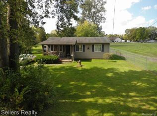 1448 Calvin Dr, Burton, MI 48509