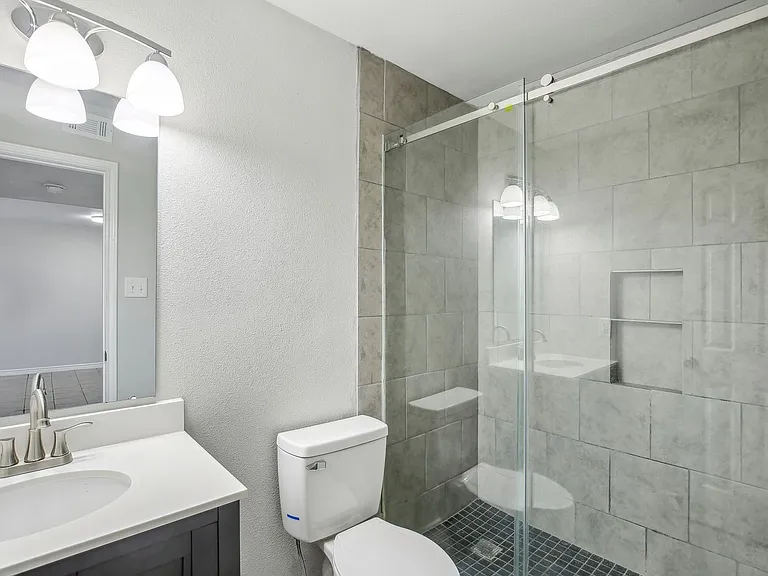 ROOKWOOD GOLF APARTMENTS — Photo 14
