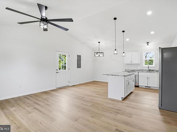 4th image of 304 E 11th Ave