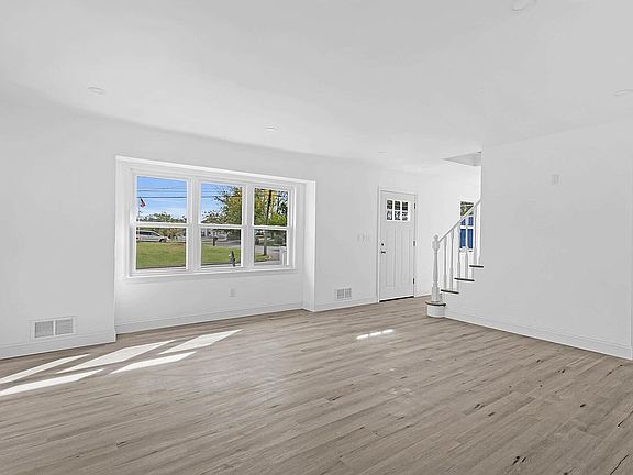 5th image of 968 Cooper Dr