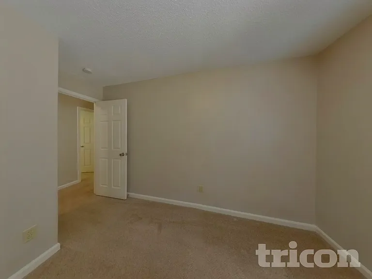 90 Chadford Rd — Photo 10