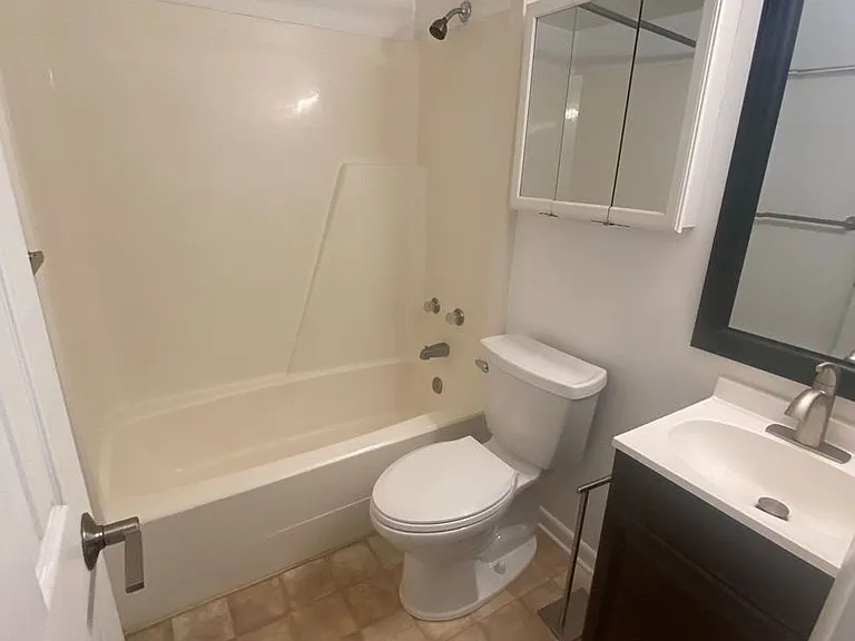 1380 Hunters Rd #J — Photo 7