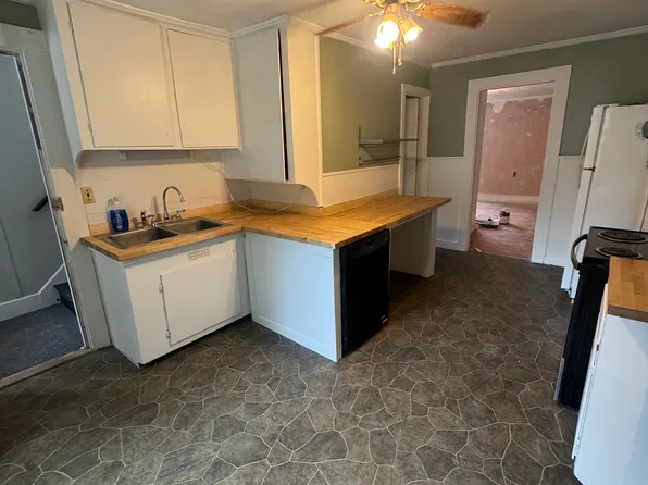 36 Farwell St, Lisbon, ME 04250
