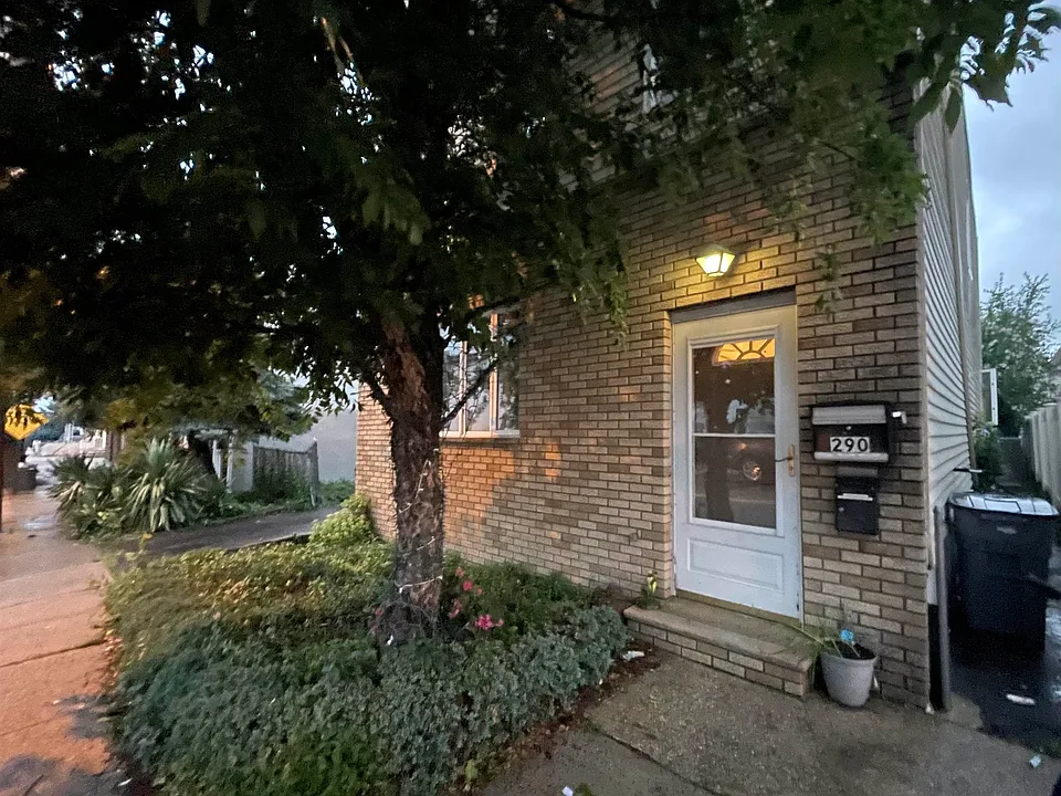 290 Front St #2