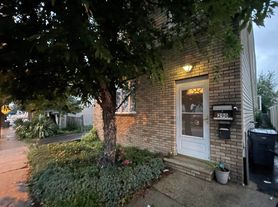 290 Front St, Secaucus, NJ