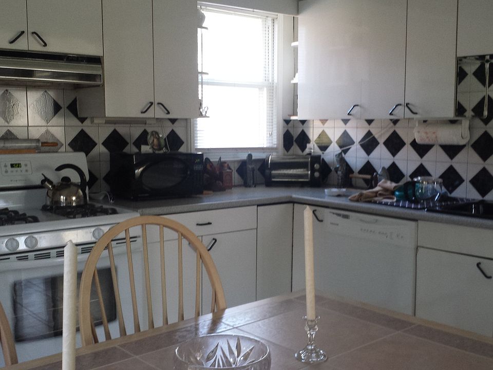 large eat in kitchen