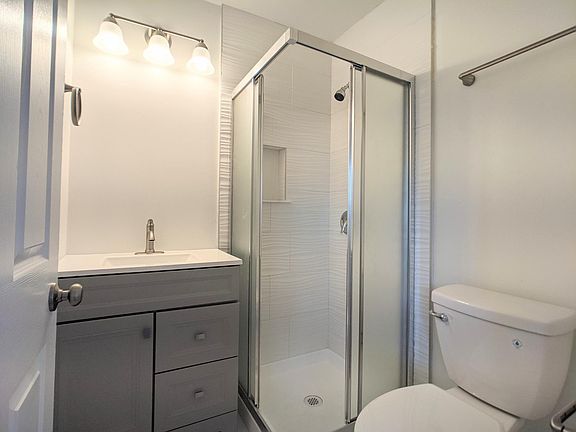 4th image of 3643 Garden Ct #A