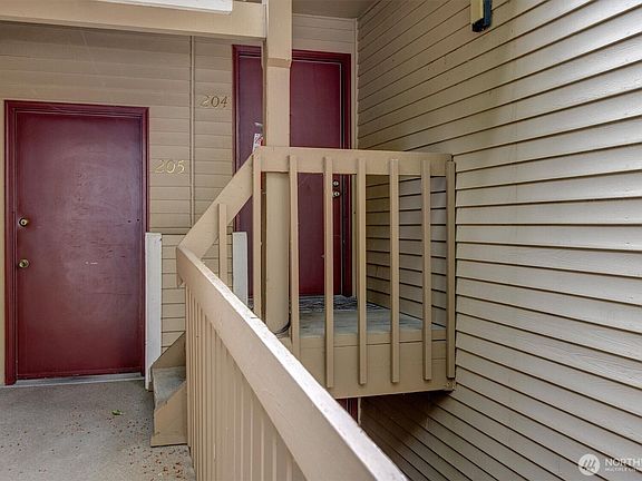 3rd image of 8642 164th Avenue NE #B204