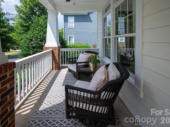 2nd image of 869 Stratford Run Dr