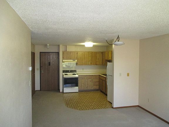 2nd image of 126 1st St SE