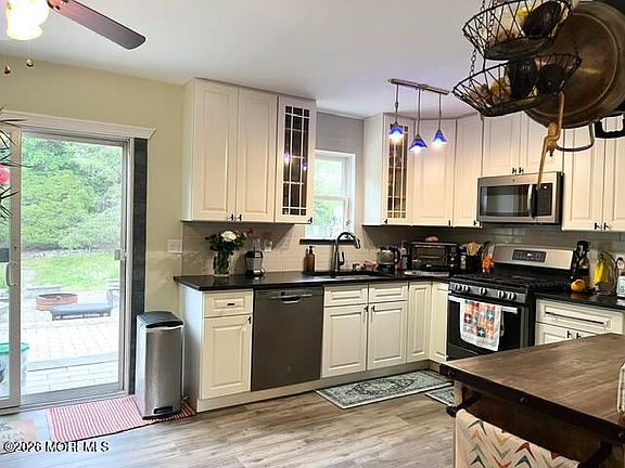 3rd image of 28 Westwood Drive