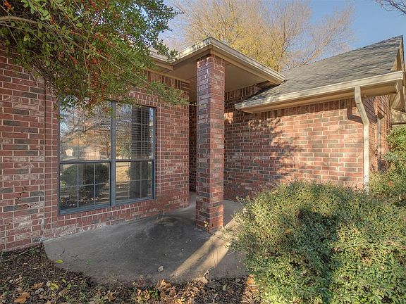 2nd image of 1001 Melisa Dr
