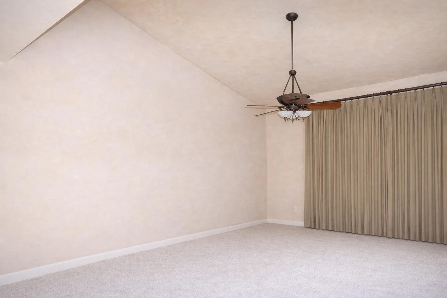 3 bed, 1512 sqft, $1,595 — Photo 2