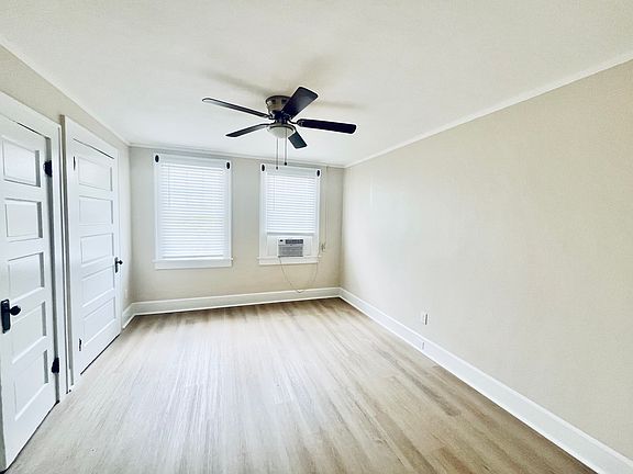 4th image of 360 13th Ave NE #20361b4ea